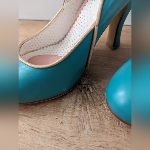 Pin Up Couture Pumps - Picture 5 of 11